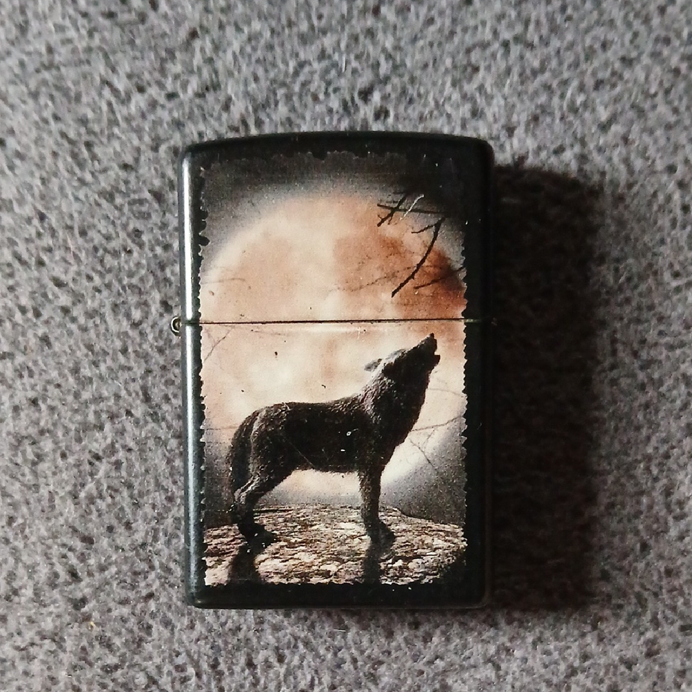 Vintage Wolf Howling At The Moon Zippo
